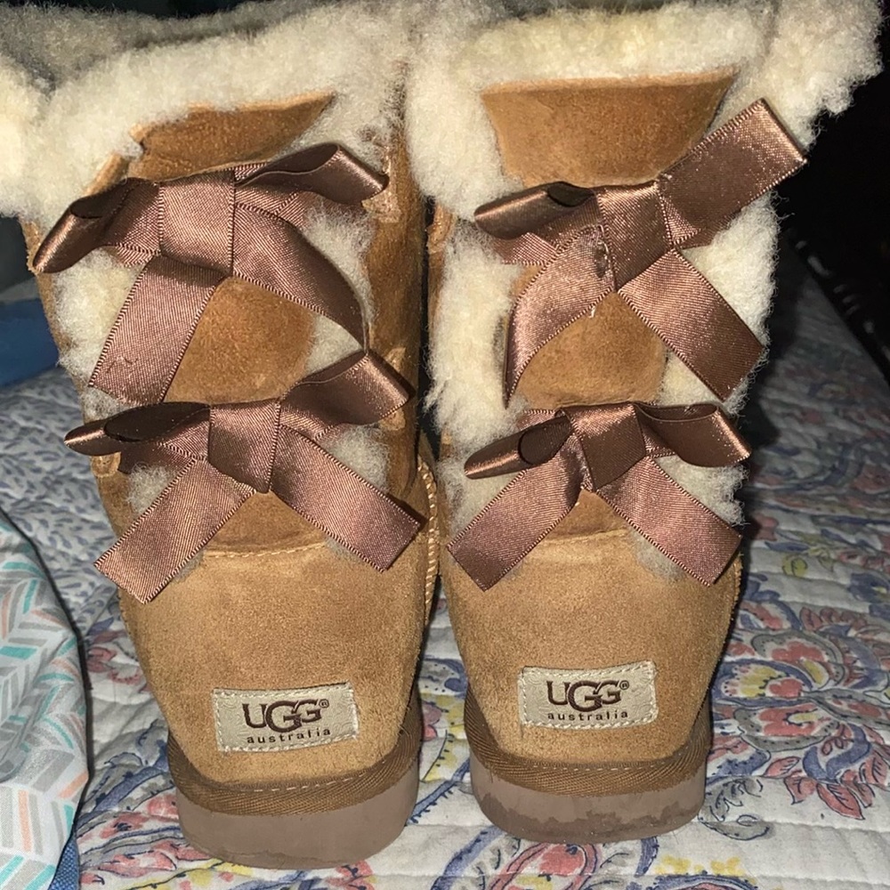 Size 8 womans Ugg boots.